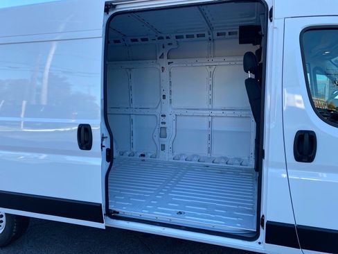 Used 2025 RAM ProMaster 2500 w/ Storage Group image 20