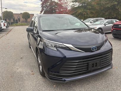 Used 2024 Toyota Sienna LE w/ LE Plus Package