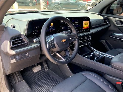 Used 2025 Chevrolet Traverse LT w/ Driver Confidence Package FWD image 18