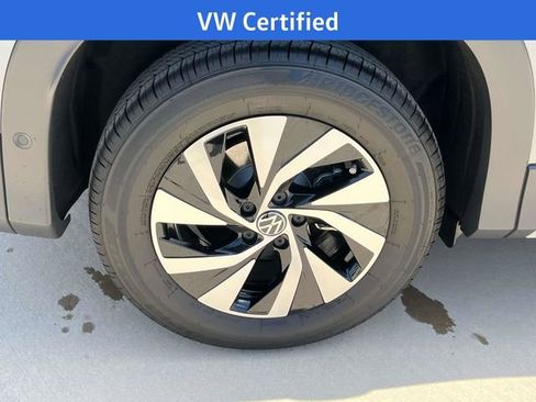 Used 2025 Volkswagen Tiguan S image 18