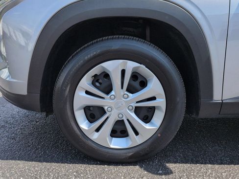 Used 2024 Chevrolet Trax LS FWD image 31