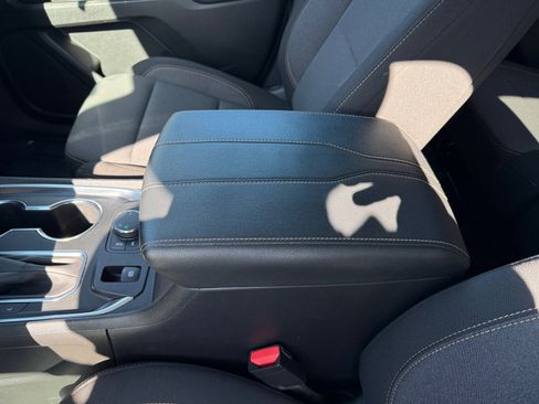 Used 2021 Chevrolet Traverse LT image 14