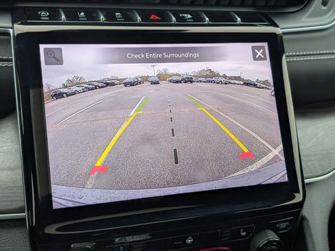 Used 2024 Jeep Grand Cherokee Limited w/ Black Appearance Package image 29