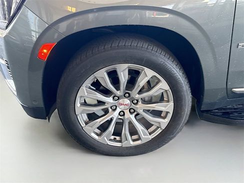 Used 2024 GMC Yukon XL Denali w/ Advanced Technology Package image 35