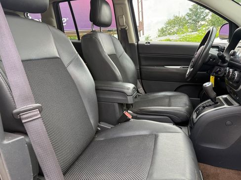 Used 2014 Jeep Compass Latitude w/ Sun/Sound Group FWD image 7