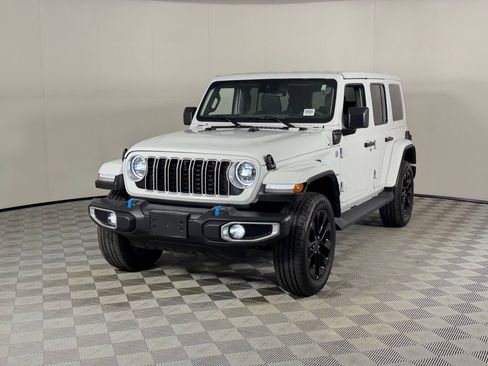 Used 2024 Jeep Wrangler Unlimited Sahara w/ Technology Group AWD/4WD image 10