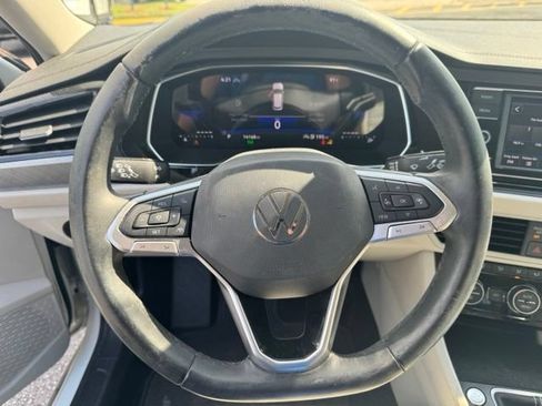 Used 2024 Volkswagen Jetta SE FWD image 17