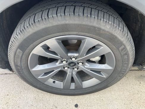 Used 2021 Ford Explorer XLT w/ Equipment Group 202A AWD/4WD image 7