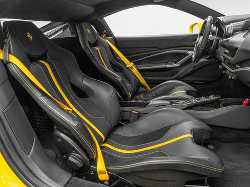 Used 2021 Ferrari F8 Tributo image 27