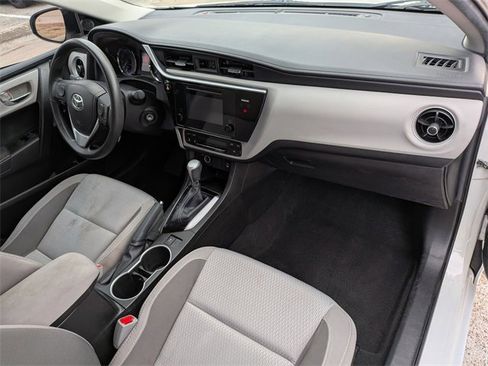 Used 2017 Toyota Corolla LE image 29