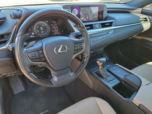 Used 2021 Lexus ES 300h w/ Premium Package image 2