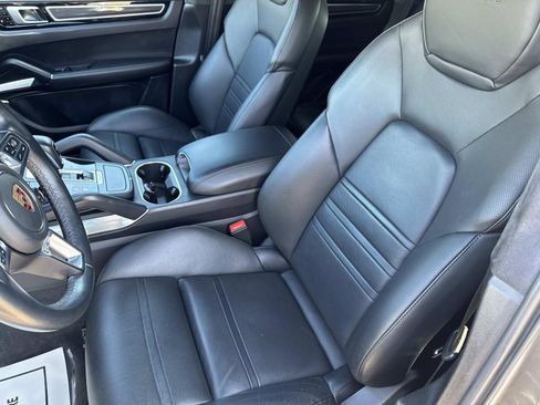 Used 2020 Porsche Cayenne Turbo image 21
