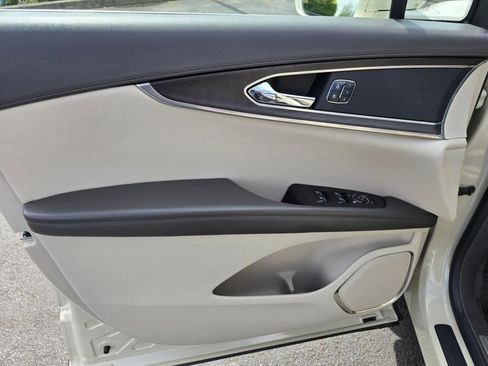 Used 2018 Lincoln MKX Select w/ Select Plus Package AWD/4WD image 25