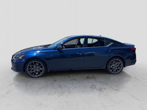 Certified 2023 Nissan Altima 2.0 SR FWD image 2