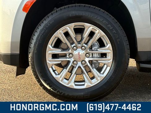 Used 2023 GMC Yukon SLT w/ SLT Premium Package image 8