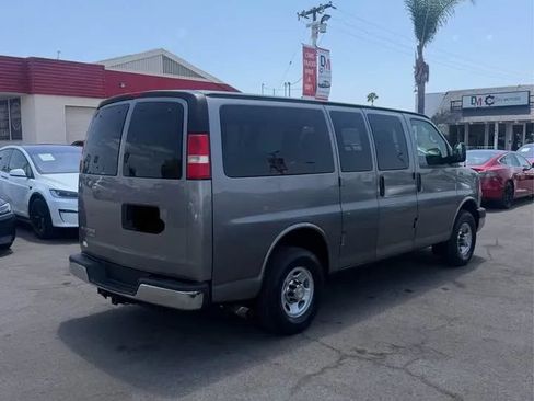 Used 2008 Chevrolet Express 2500 Passenger w/ LT Preferred Equipment Group RWD image 4