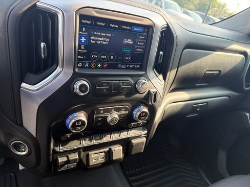 Used 2021 GMC Sierra 2500 SLE w/ SLE Value Package; AWD/4WD image 4