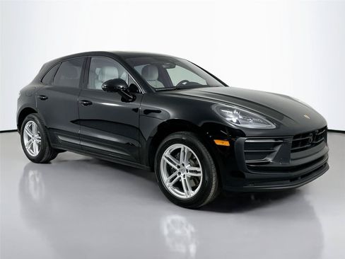 Certified 2024 Porsche Macan AWD/4WD image 9