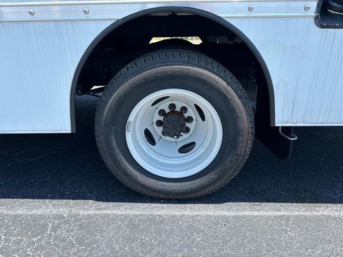 New 2024 Ford E-450 and Econoline 450 Super Duty w/ Driver's Safety Package image 26