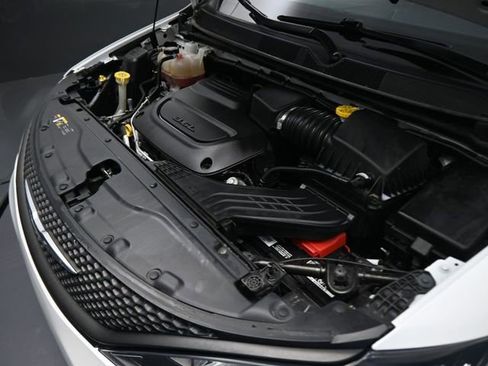 Used 2023 Chrysler Voyager LX FWD image 12