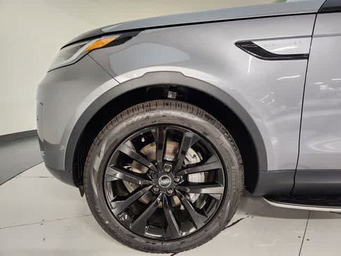 New 2026 Land Rover Discovery S AWD/4WD image 11