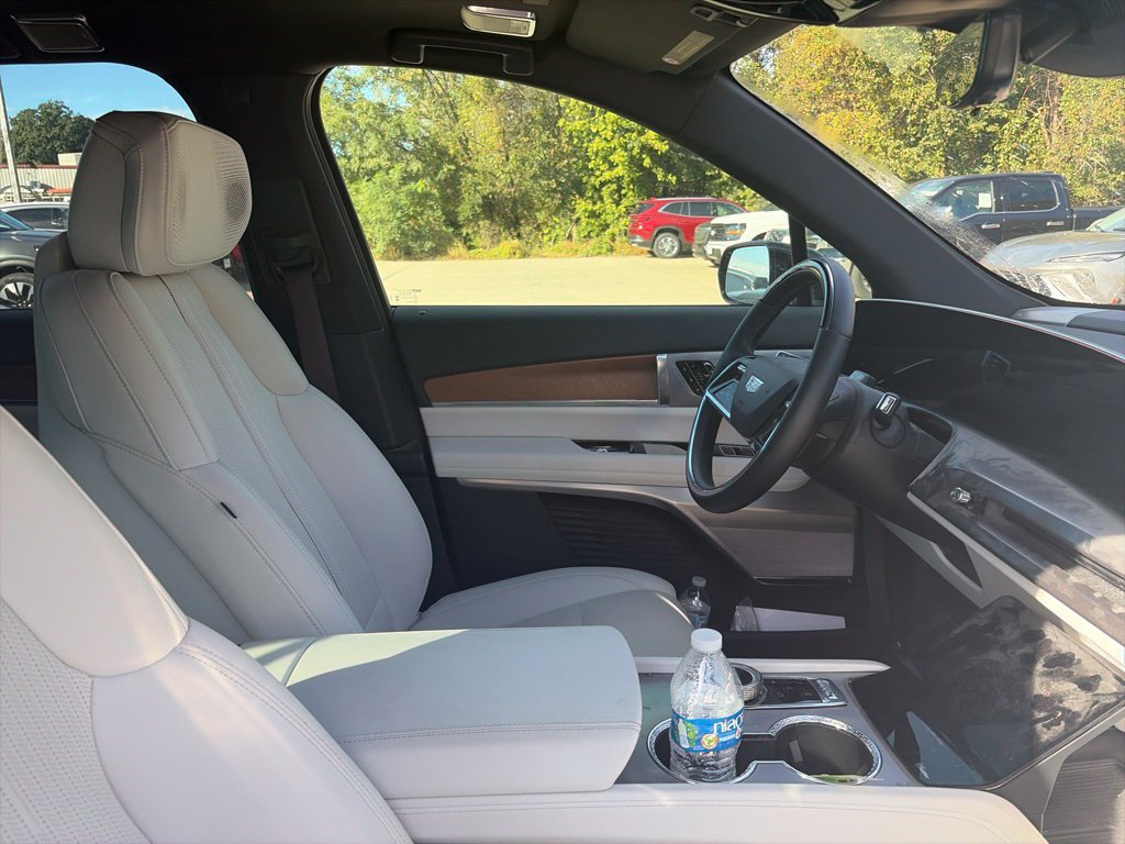 Certified 2026 Cadillac Vistiq Luxury w/ LPO, Floor Liner Package AWD/4WD image 13