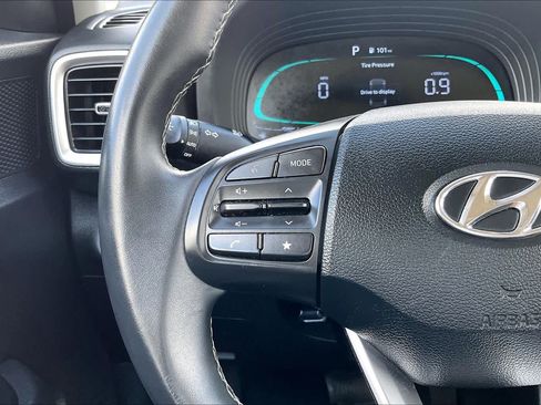 Used 2025 Hyundai Venue SEL FWD image 23
