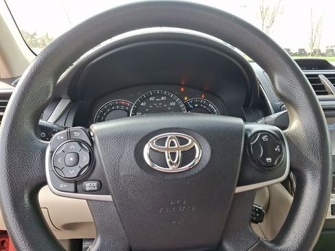 Used 2014 Toyota Camry LE image 18