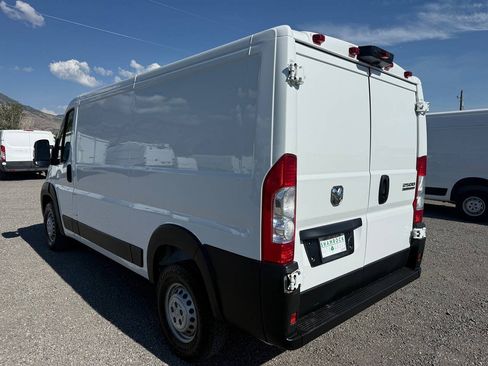 Used 2025 RAM ProMaster 2500 w/ Convenience Group FWD image 5