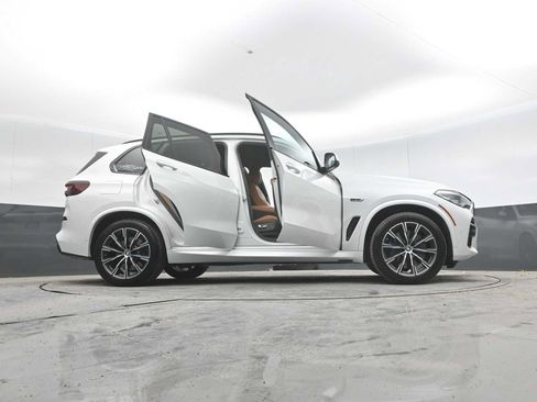 Used 2022 BMW X5 xDrive45e w/ M Sport Package AWD/4WD image 62