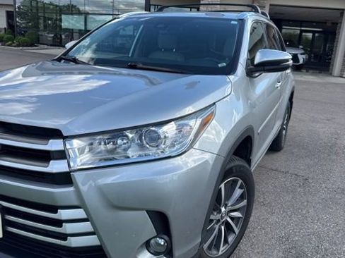 Used 2018 Toyota Highlander XLE AWD/4WD image 1