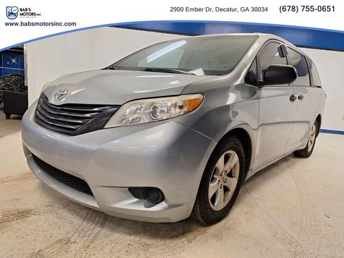 Used 2015 Toyota Sienna L FWD image 19