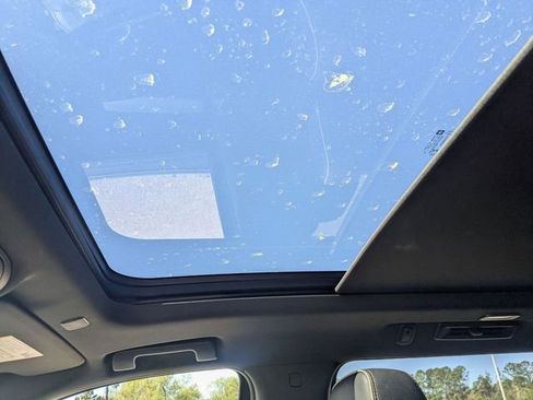 Used 2022 GMC Yukon XL SLT w/ SLT Premium Package image 24