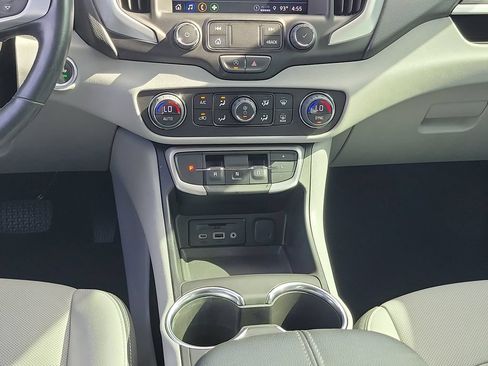 Used 2024 GMC Terrain SLT w/ Tech Package FWD image 18