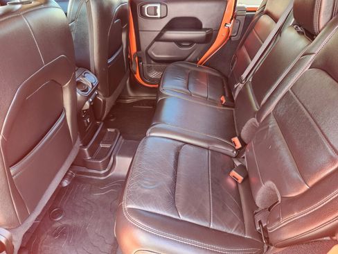Used 2018 Jeep Wrangler Unlimited Sahara AWD/4WD image 9