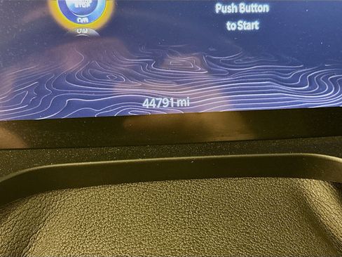 Used 2025 Jeep Grand Cherokee Altitude image 19