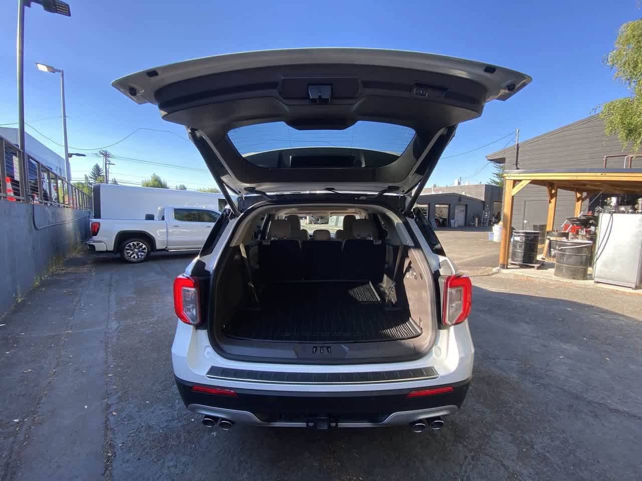 Used 2022 Ford Explorer Platinum w/ Equipment Group 601A AWD/4WD image 29