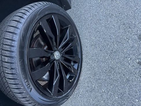 Used 2021 Volkswagen Tiguan SE R-Line image 10