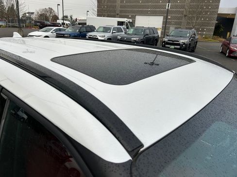 Used 2023 Toyota Highlander XSE image 28