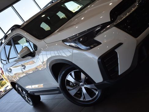 Used 2024 Subaru Ascent Premium w/ Convenience Package image 4