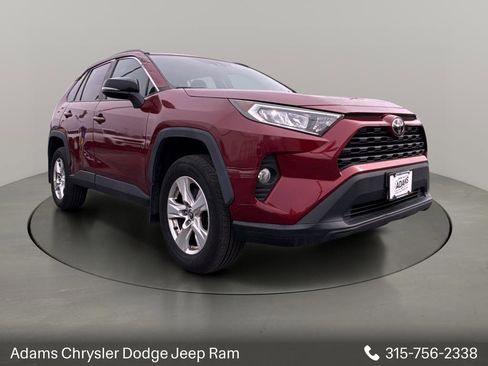 Used 2021 Toyota RAV4 XLE image 1