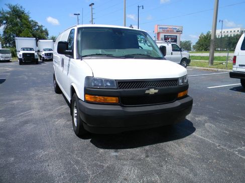 Used 2019 Chevrolet Express 3500 Extended w/ Driver Convenience Package RWD image 7