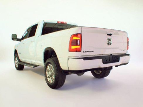 Used 2024 RAM 2500 Laramie AWD/4WD image 4