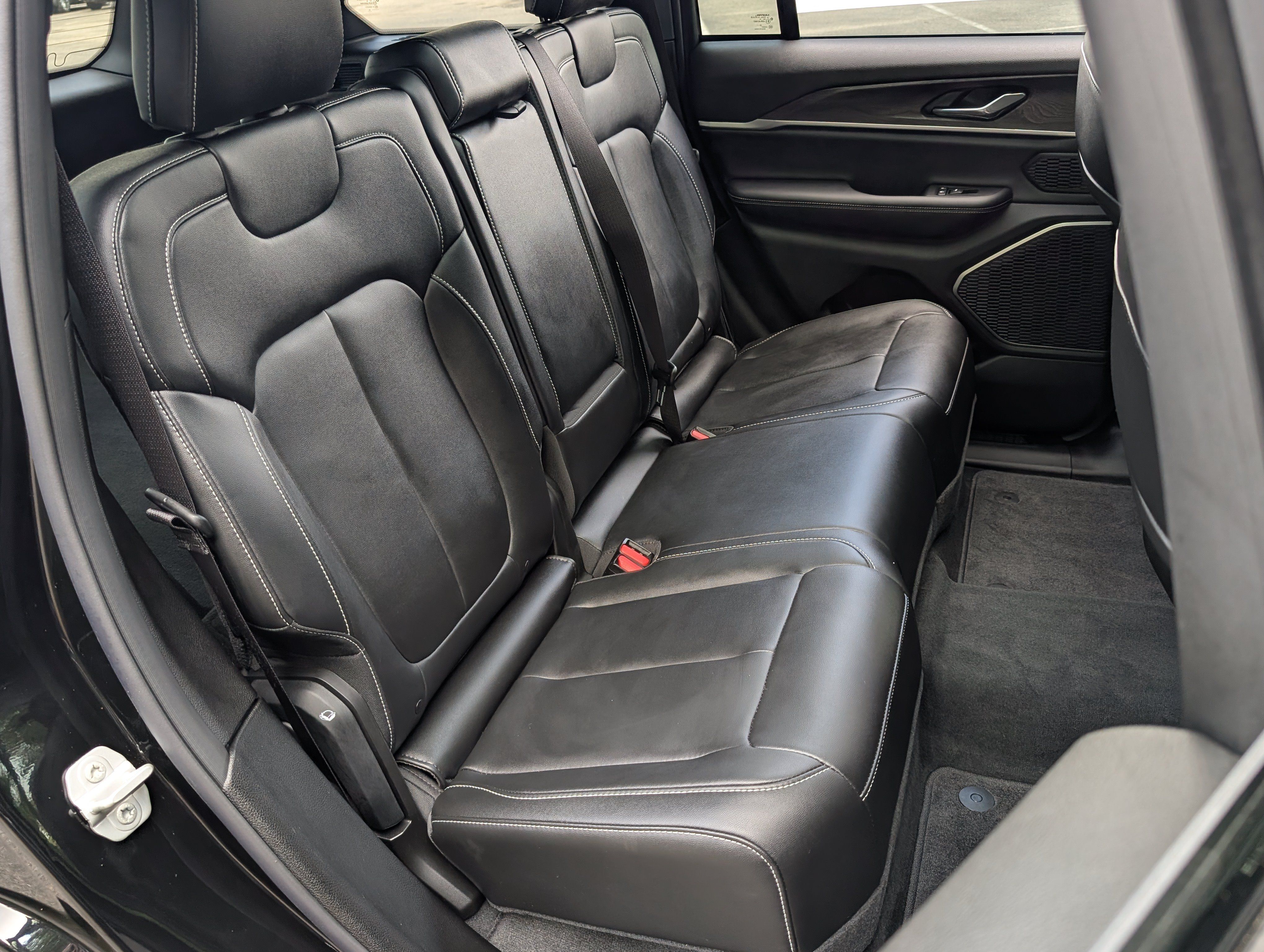 Used 2025 Jeep Grand Cherokee Limited w/ Black Appearance Package RWD image 21