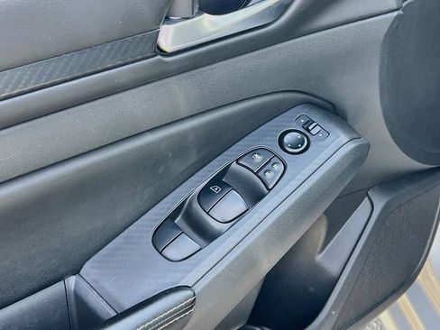 Used 2024 Nissan Altima 2.5 SV FWD image 17