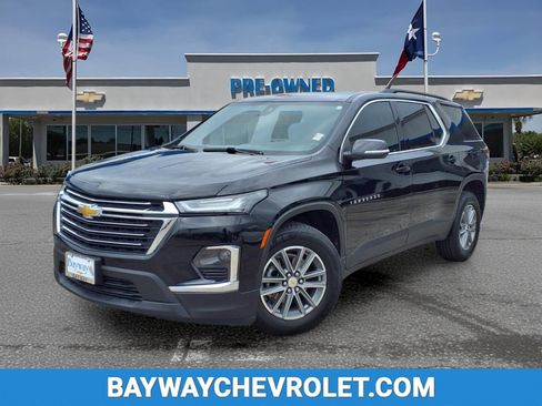 Used 2023 Chevrolet Traverse LT FWD image 1
