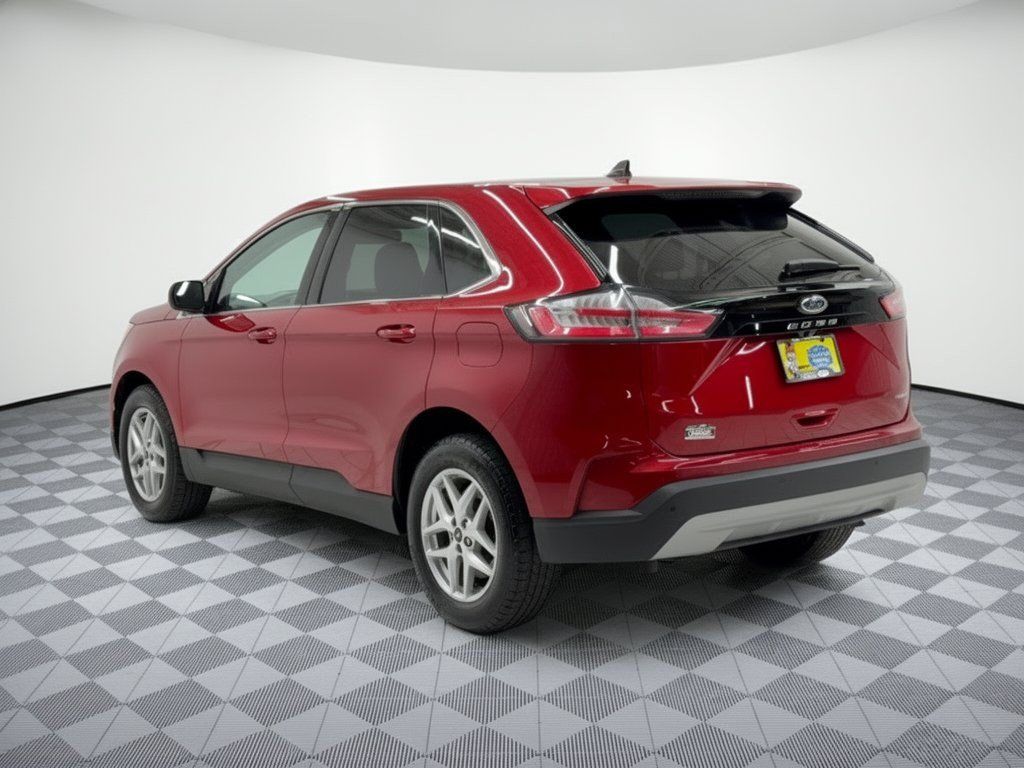 Used 2024 Ford Edge SEL w/ Convenience Package AWD/4WD image 3