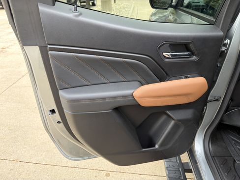 Used 2024 GMC Canyon AT4 w/ AT4 Premium Package image 9