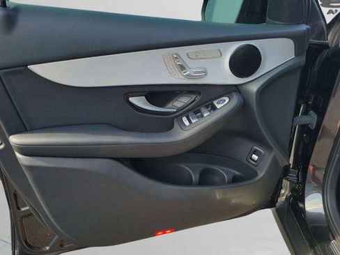 Used 2022 Mercedes-Benz GLC 300 image 21