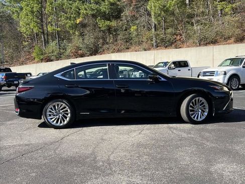 Used 2020 Lexus ES 300h Ultra Luxury w/ Accessory Package image 2